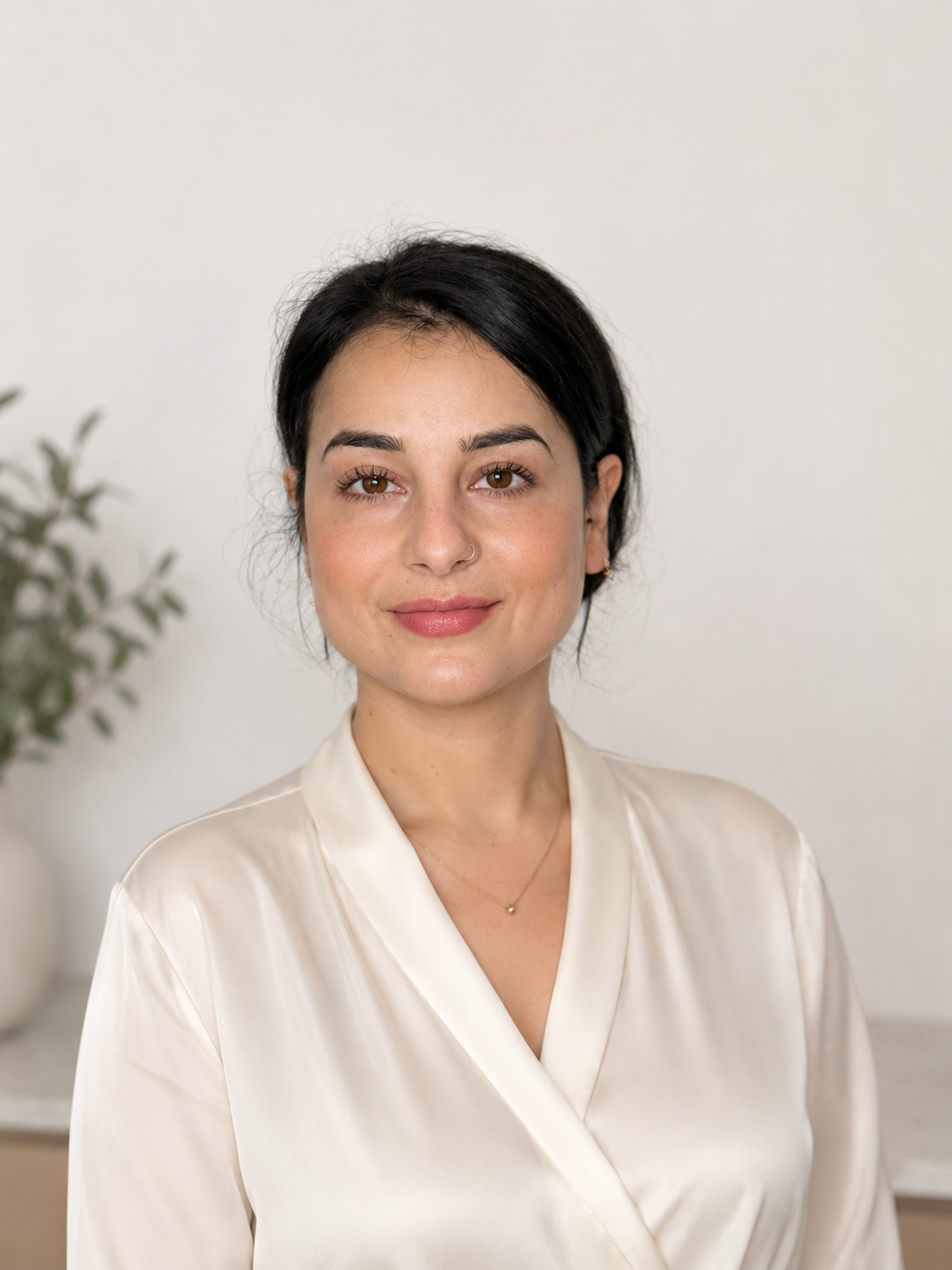 Portrait of Giorgia, founder and clinical nurse at GioSkin